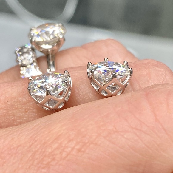 4 Carat Moissanite Diamond Stud Earrings (2 Carat each Stud) - Picture 3 of 12